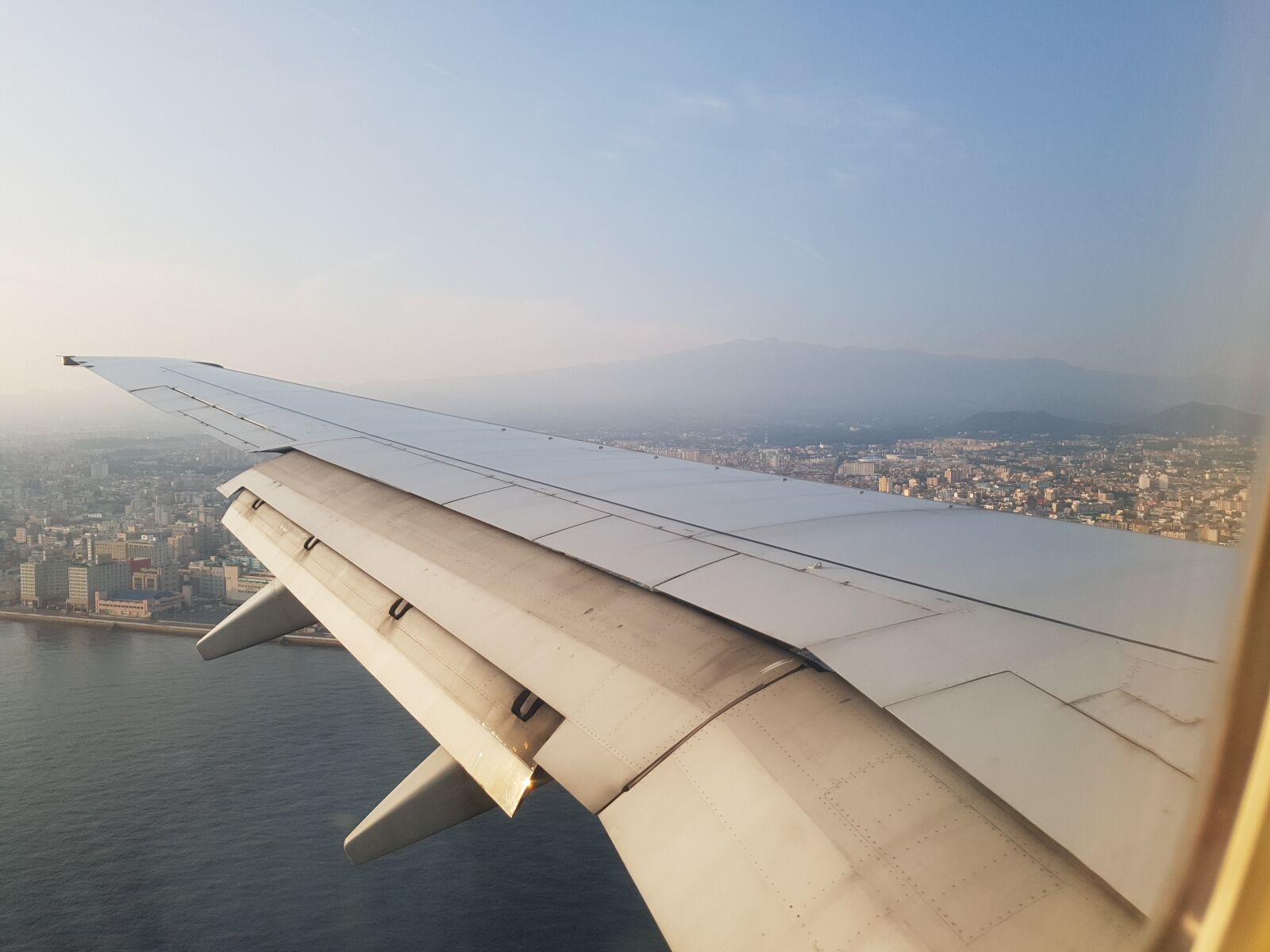 Samsung Galaxy S7 Edge sample photo. Airplane wings, sky, plane photography