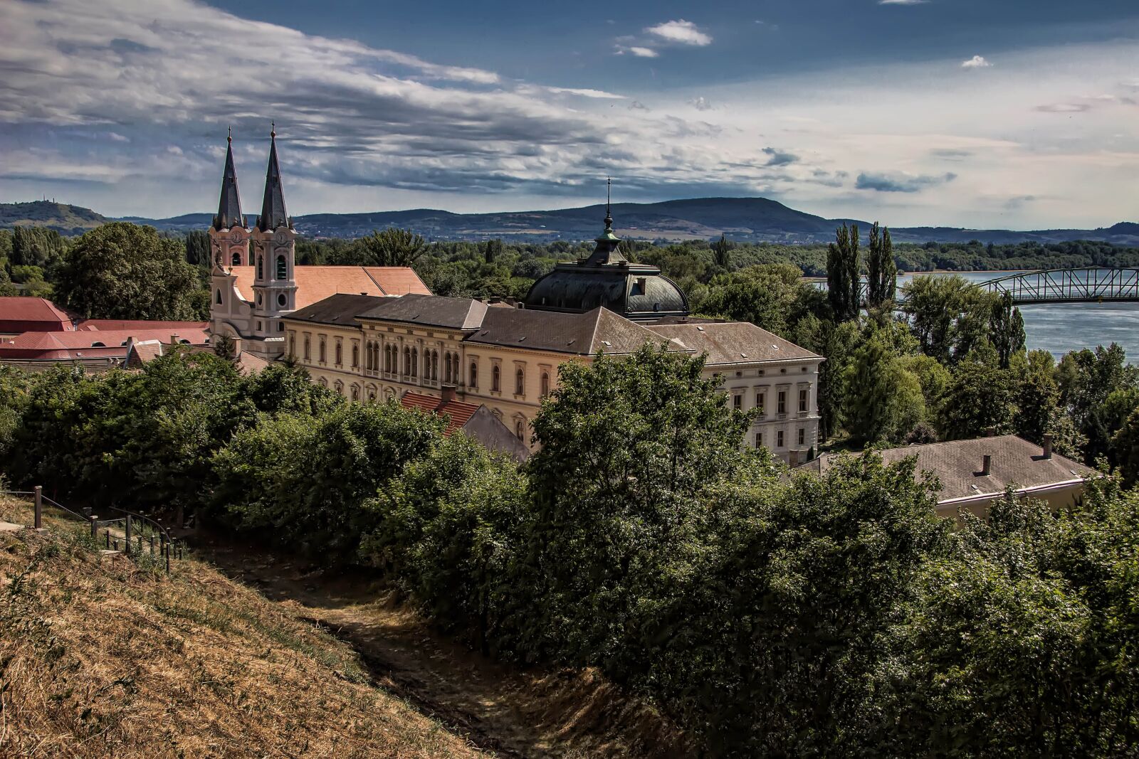 Canon EOS 600D (Rebel EOS T3i / EOS Kiss X5) sample photo. Esztergom, hungary, church photography