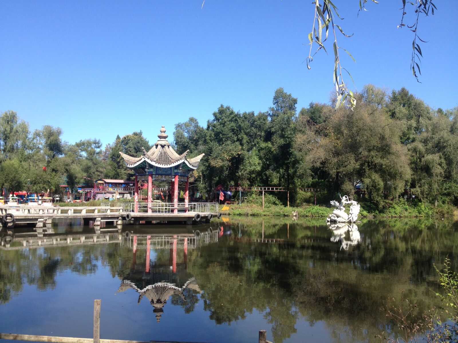 Apple iPhone 4S sample photo. Lake, trees, pavilion photography