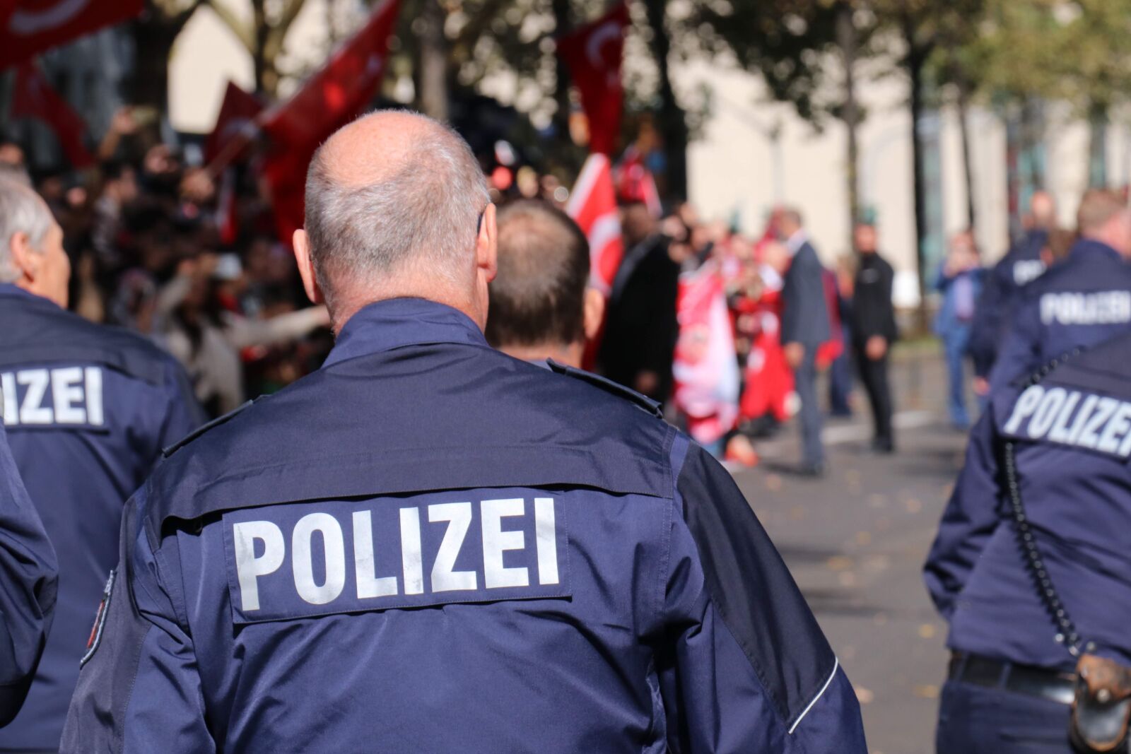 Canon EF-S 18-135mm F3.5-5.6 IS USM sample photo. Polizei, deutschland, germany photography