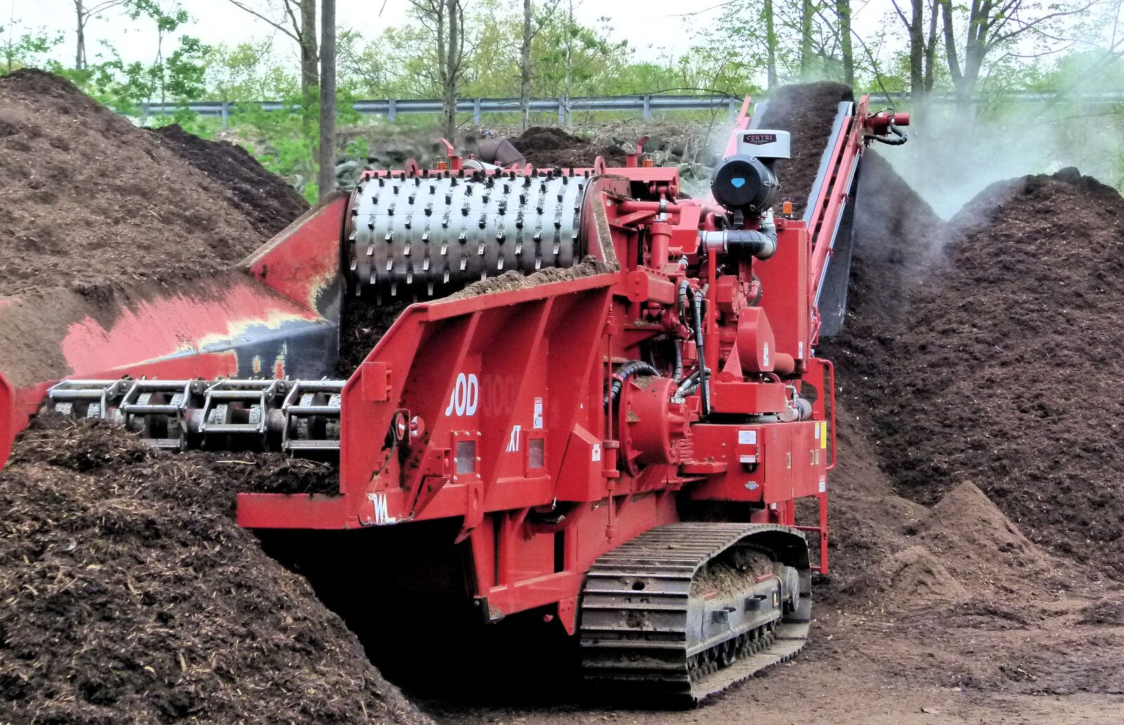 Panasonic Lumix DMC-FZ100 sample photo. Compost grinder, compost, chipper photography
