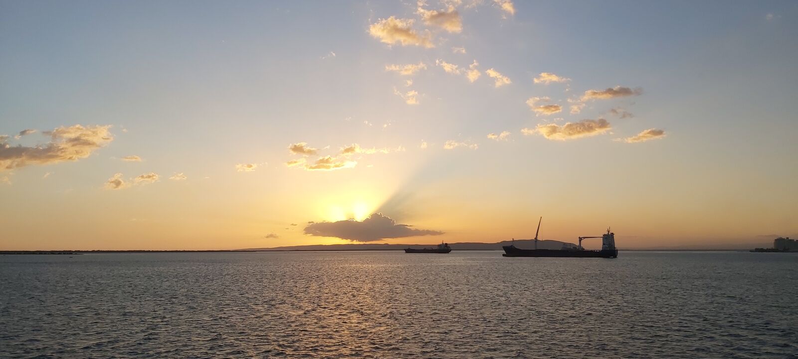 Samsung Galaxy A70 sample photo. Nautical, sea, live photography