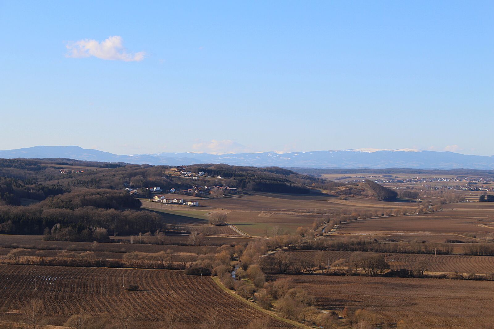 Canon EOS 100D (EOS Rebel SL1 / EOS Kiss X7) sample photo. View, distant, wide photography