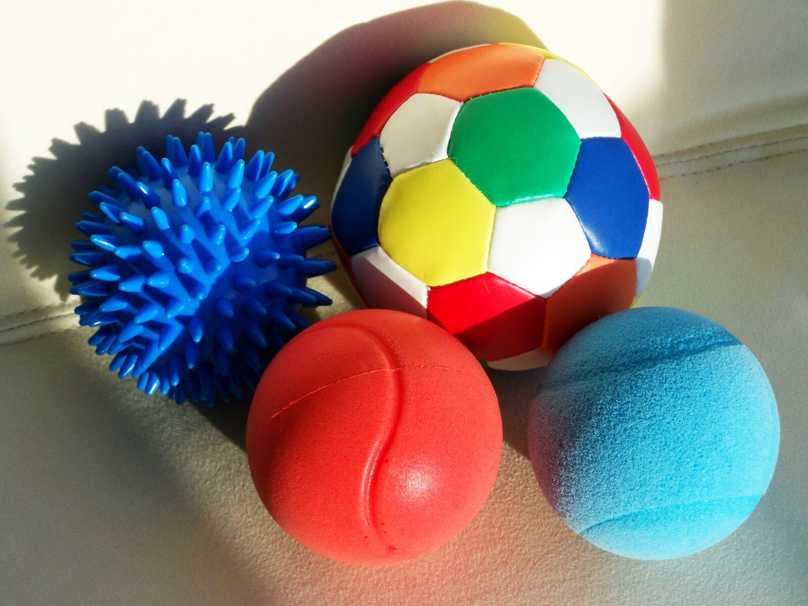 Kodak EASYSHARE ZD710 ZOOM DIGITAL CAMERA sample photo. Balls, colored balls, spherical photography