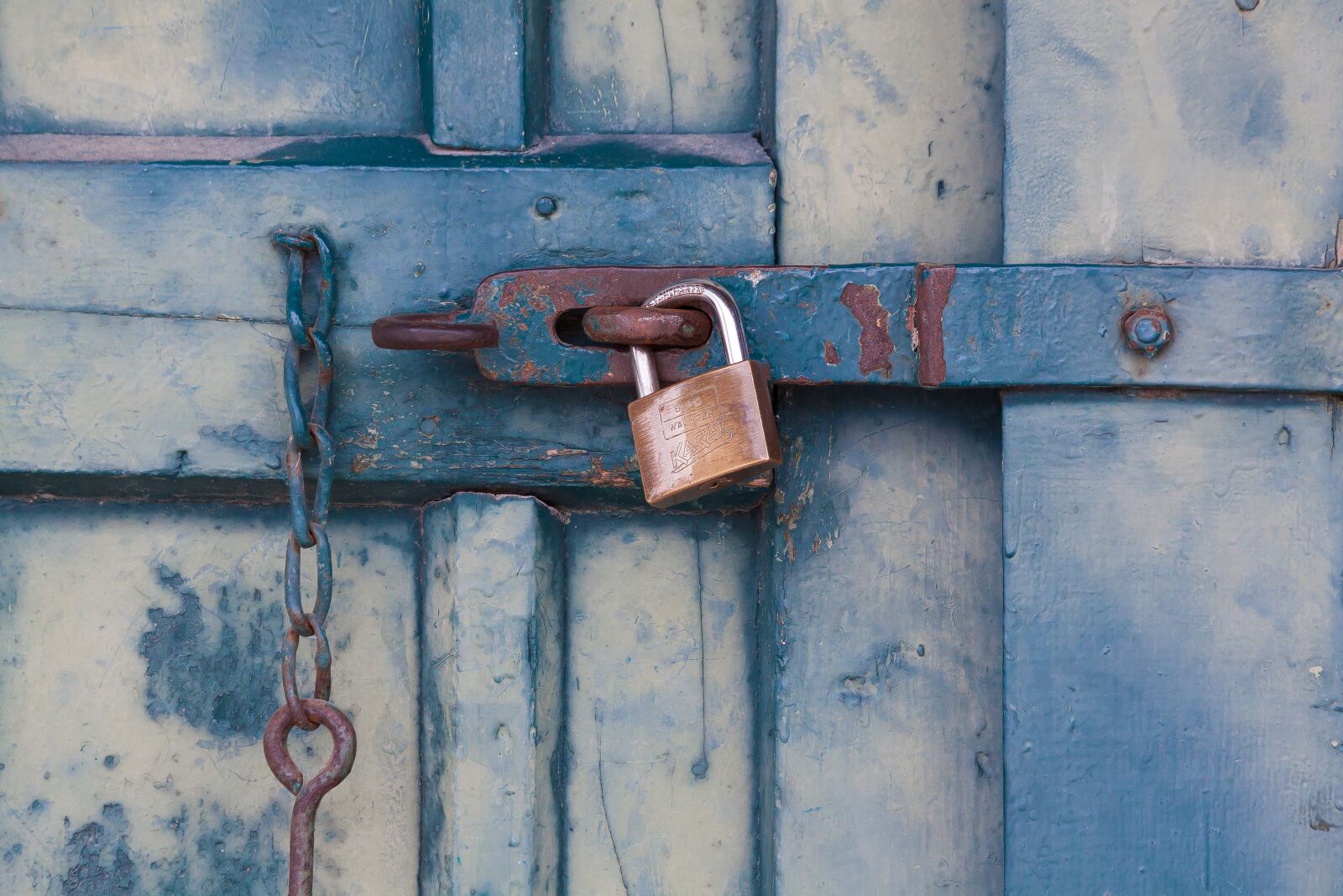Canon EOS 50D sample photo. Bolt, closure, door photography