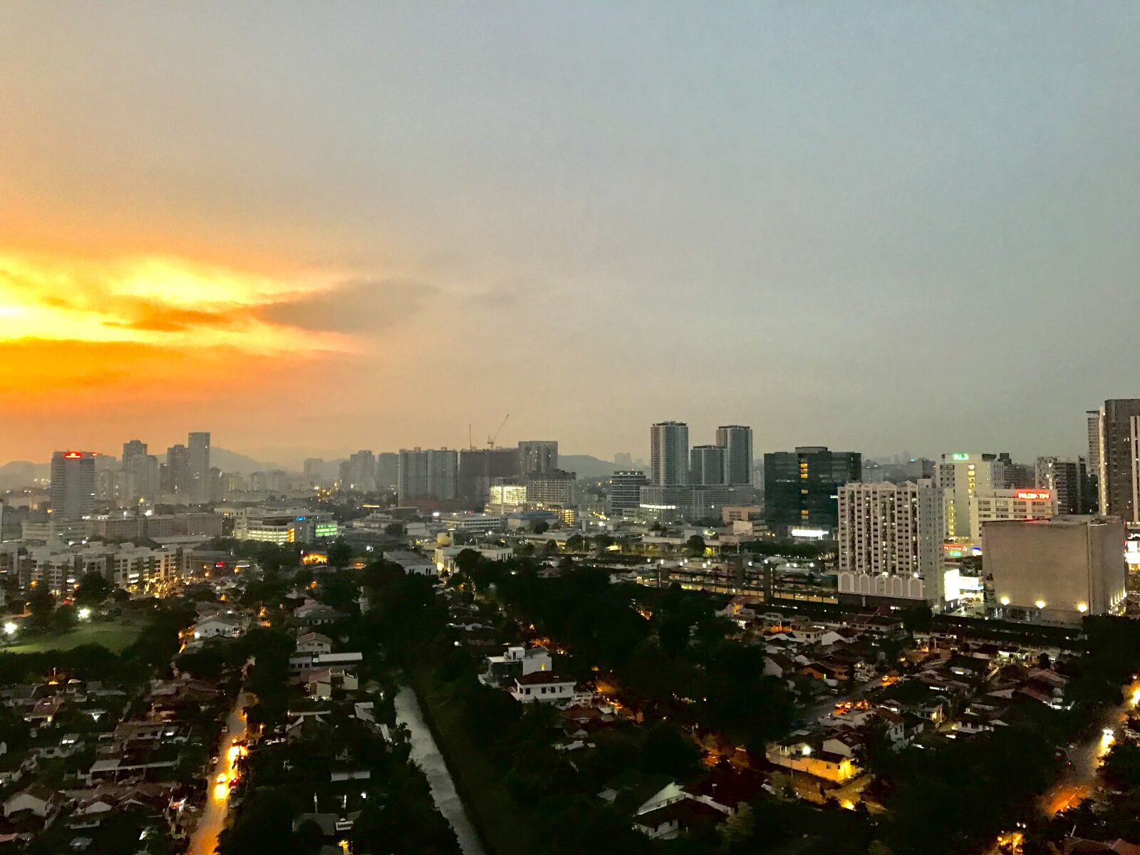 iPhone 7 Plus back dual camera 3.99mm f/1.8 sample photo. City, evening's, sunset photography