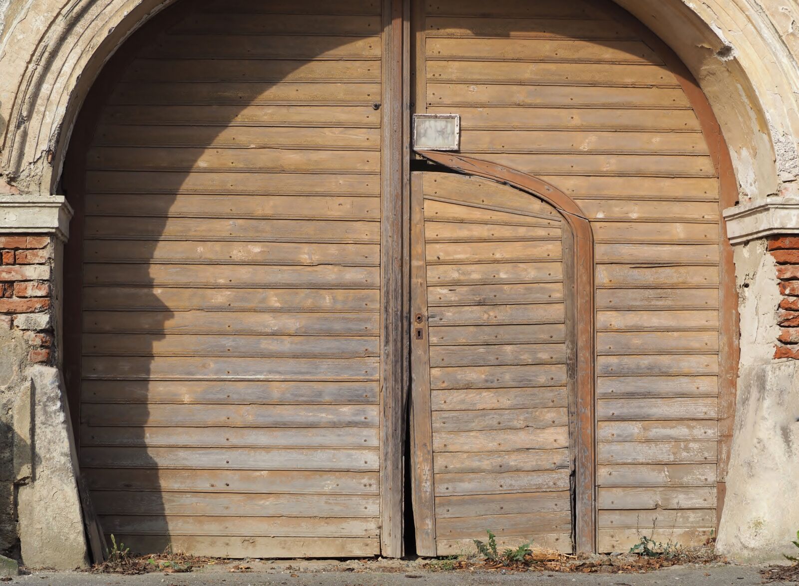 Olympus OM-D E-M10 sample photo. Goal, wooden gate, old photography