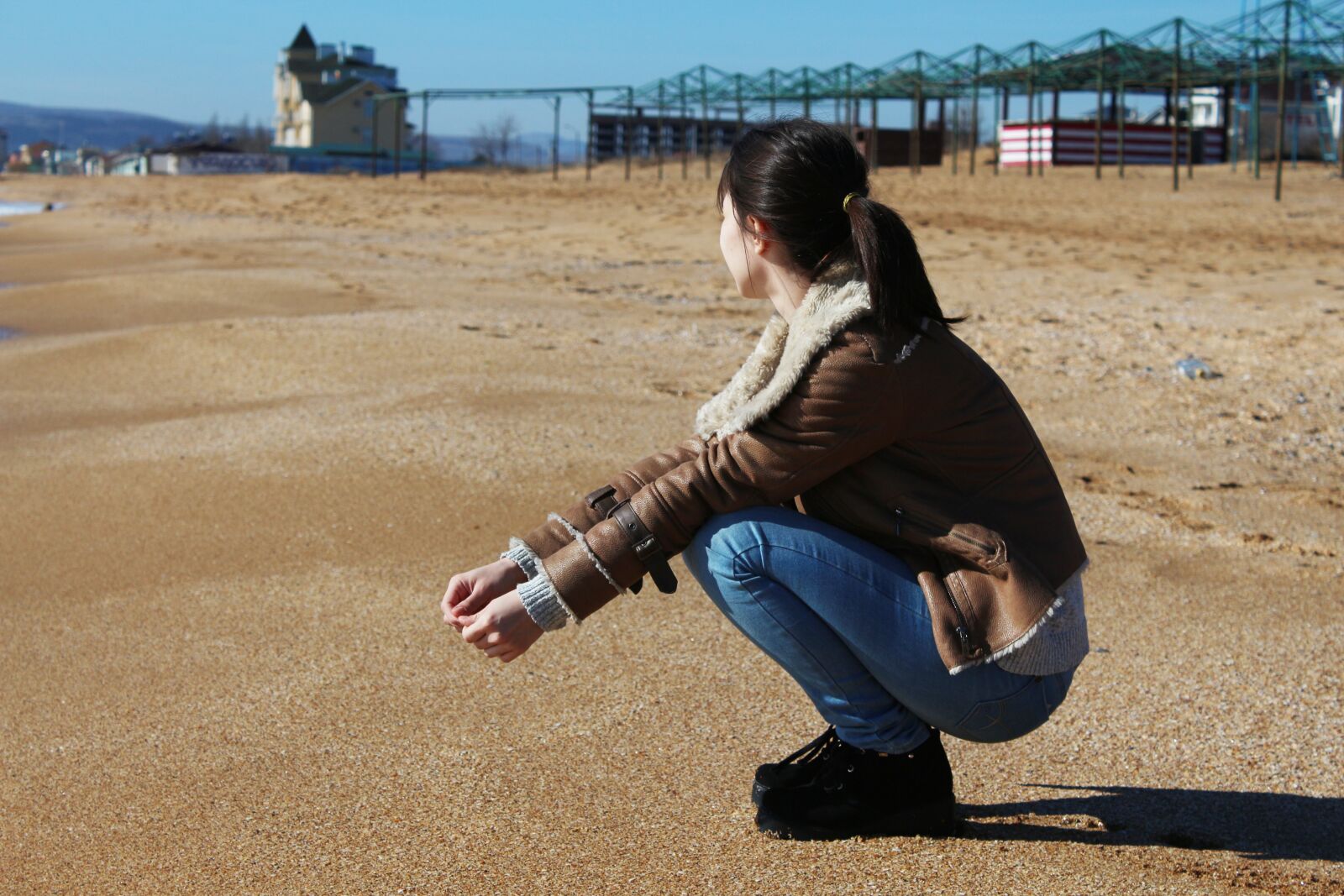 Canon EOS 650D (EOS Rebel T4i / EOS Kiss X6i) sample photo. Girl, sand, sun photography