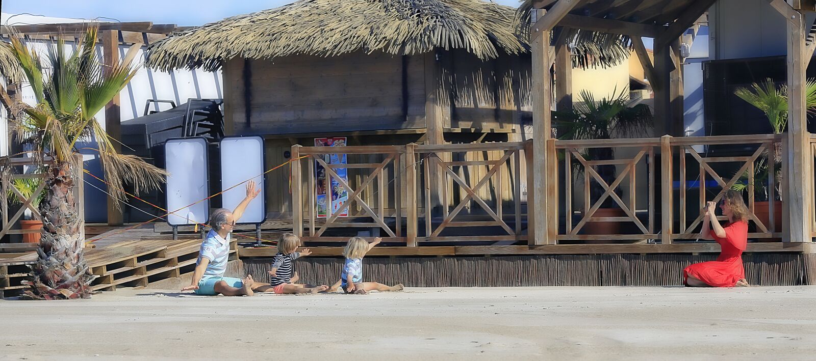 Canon EOS 5D Mark III sample photo. Beach, family, sun photography