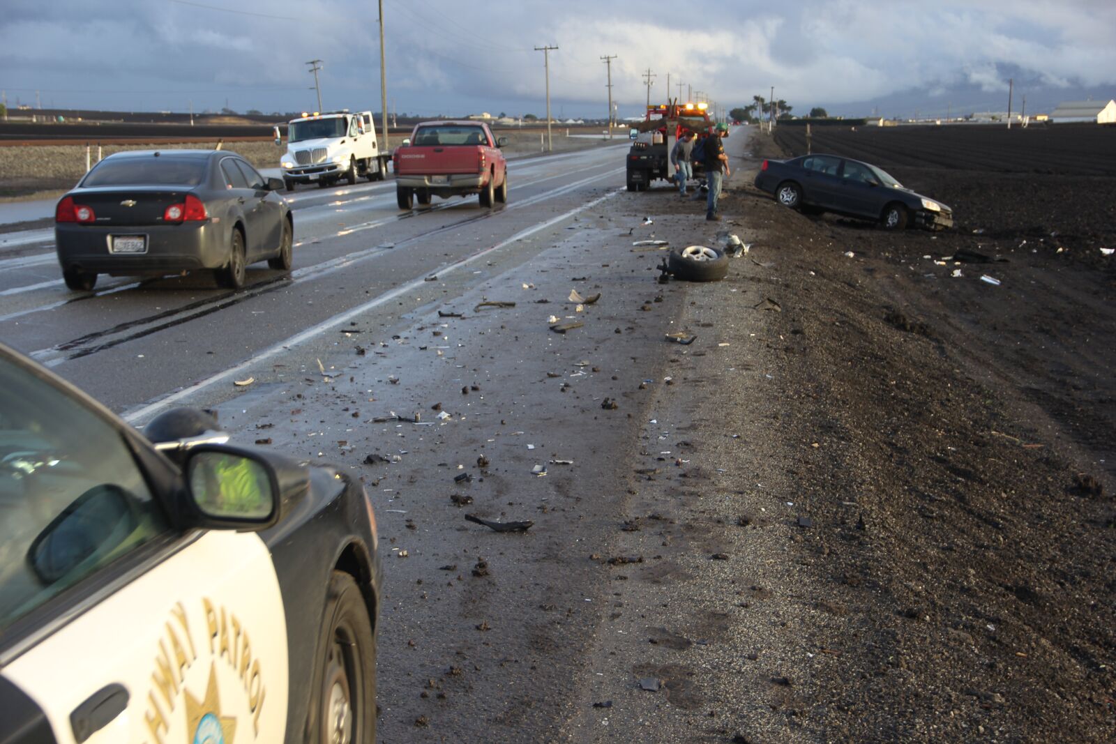 Canon EF-S 18-135mm F3.5-5.6 IS sample photo. Car accident, roadside, cloudy photography