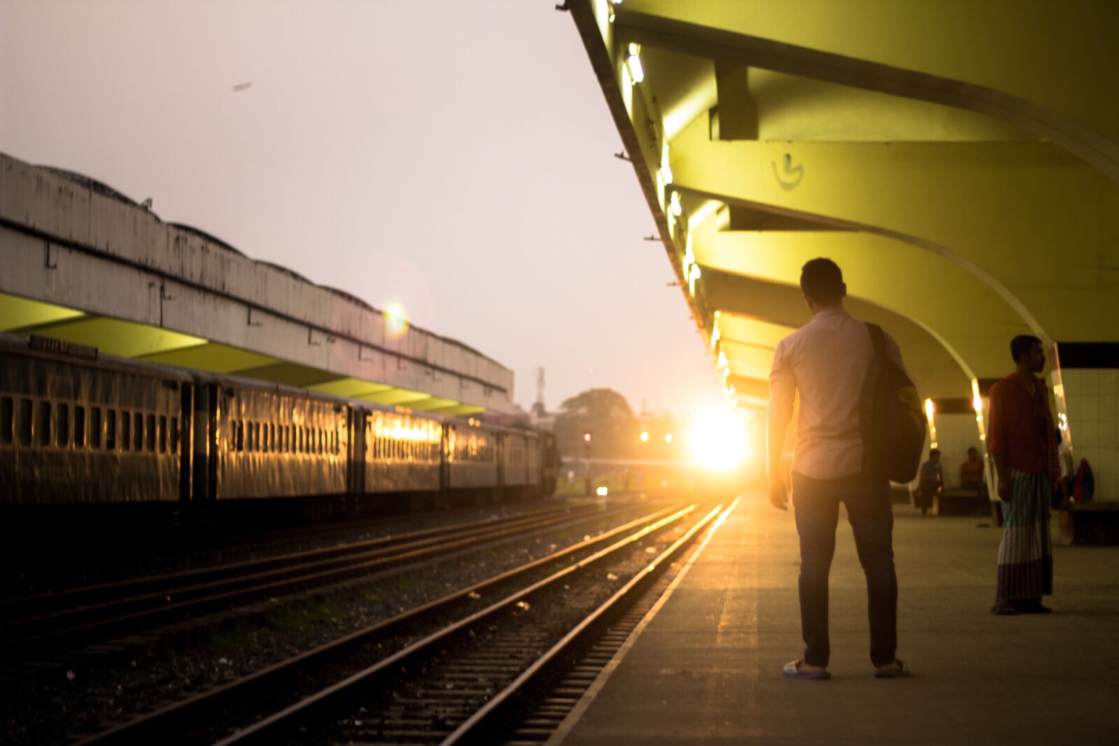 Canon EOS 60D sample photo. Train, travel, waiting photography