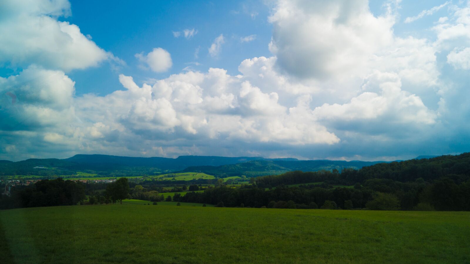 Sony DT 18-55mm F3.5-5.6 SAM II sample photo. Clouds, sky, blue photography