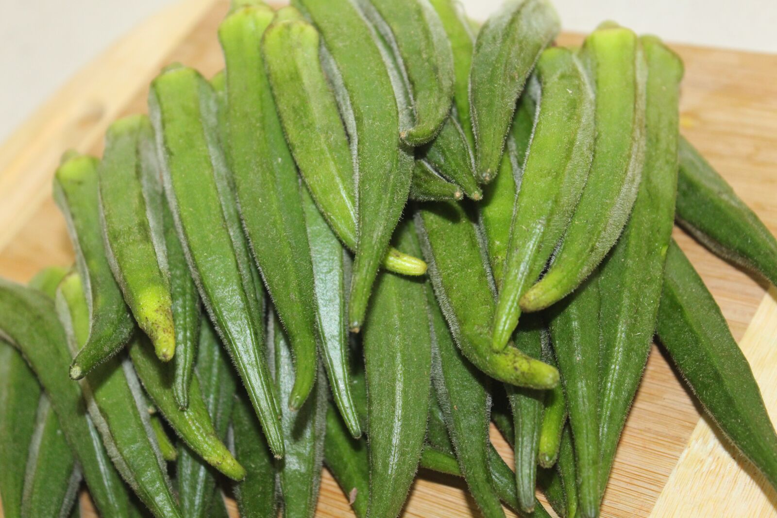 Canon EOS 700D (EOS Rebel T5i / EOS Kiss X7i) + Canon EF-S 18-55mm F3.5-5.6 IS II sample photo. Vegetables, ladyfingers, ladyfinger photography