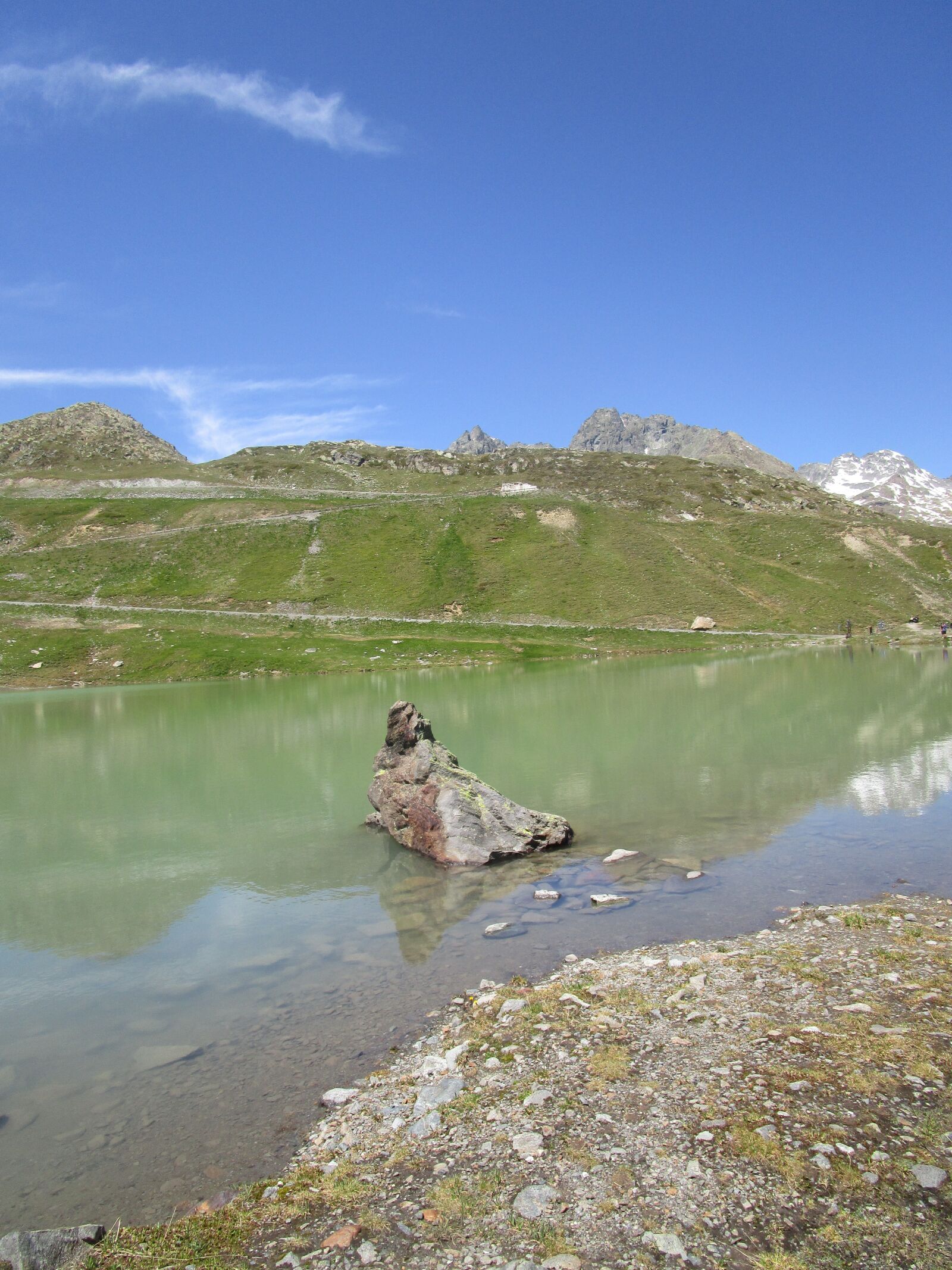 Canon PowerShot ELPH 150 IS (IXUS 155 / IXY 140) sample photo. Lake, mountains, water photography