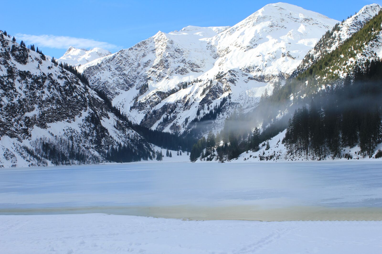 Canon EOS 550D (EOS Rebel T2i / EOS Kiss X4) sample photo. Mountains, lake, ice photography