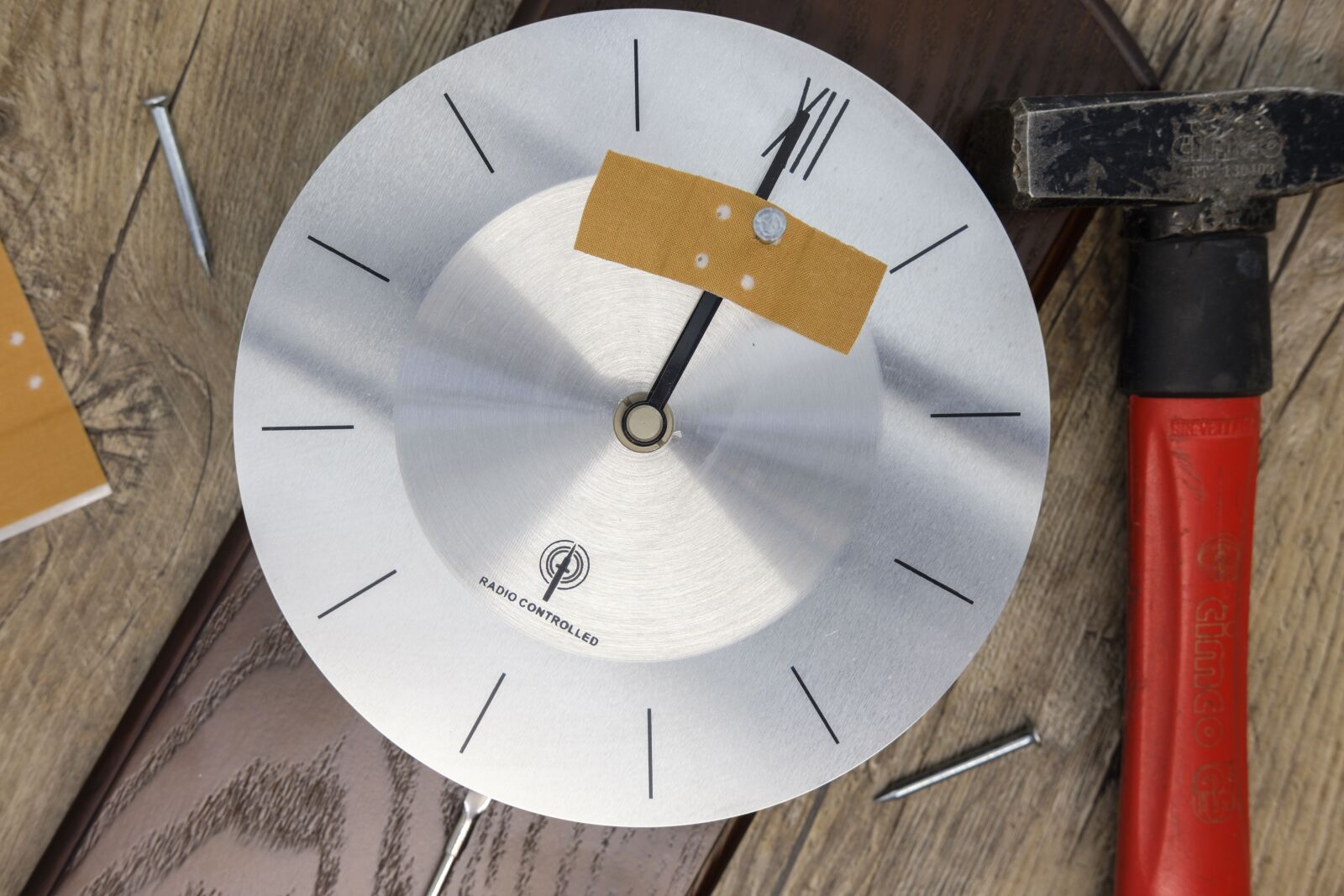 Fujifilm X-T2 + Fujifilm XF 35mm F2 R WR sample photo. Time, clock, pointer photography