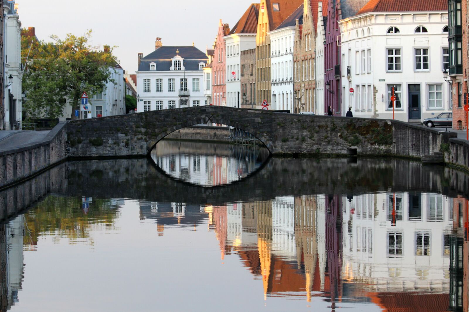 Canon EOS 700D (EOS Rebel T5i / EOS Kiss X7i) + Canon EF 70-300mm F4-5.6 IS USM sample photo. Bruges, reflection, water photography