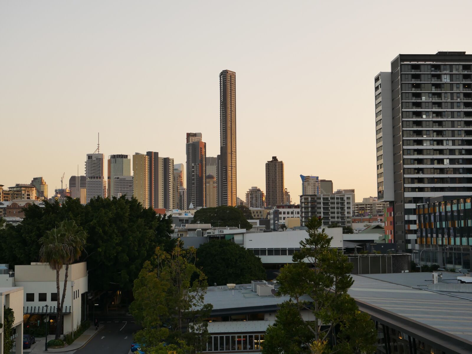 Panasonic Lumix DMC-G85 (Lumix DMC-G80) sample photo. Brisbane, sunset, city photography