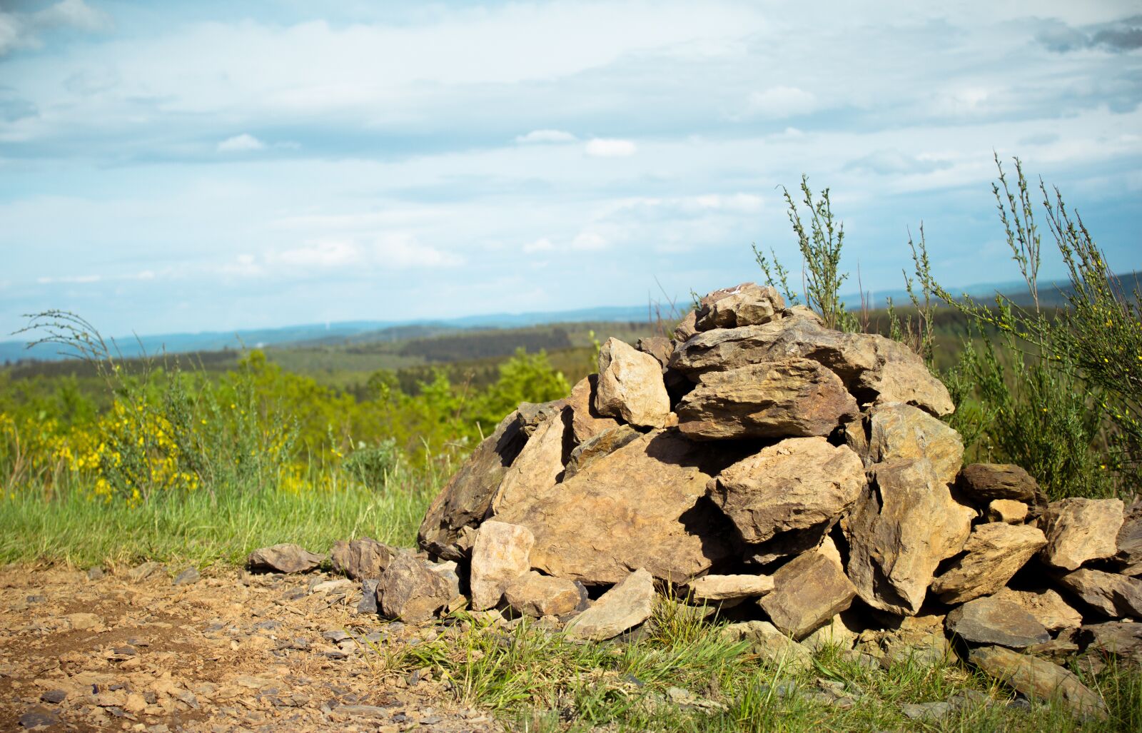 Canon EOS 600D (Rebel EOS T3i / EOS Kiss X5) sample photo. Stones, pile, cairn photography
