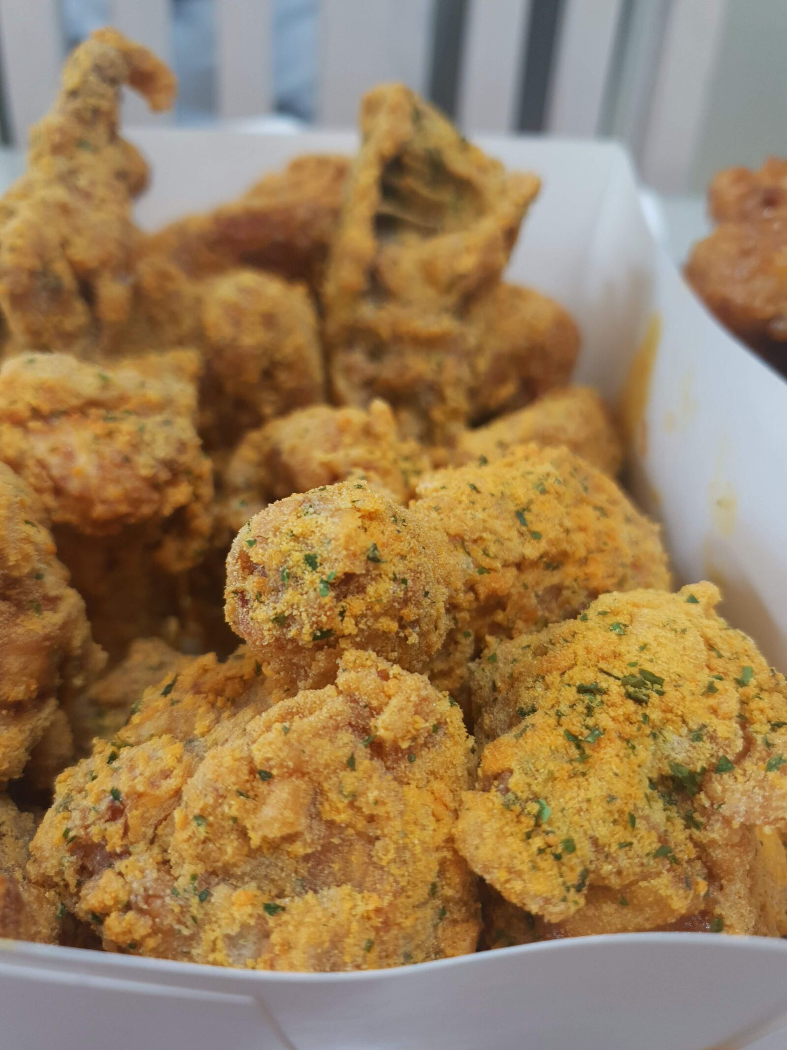 Samsung Galaxy Note9 sample photo. Chicken, sprinkle sprinkle, cooking photography