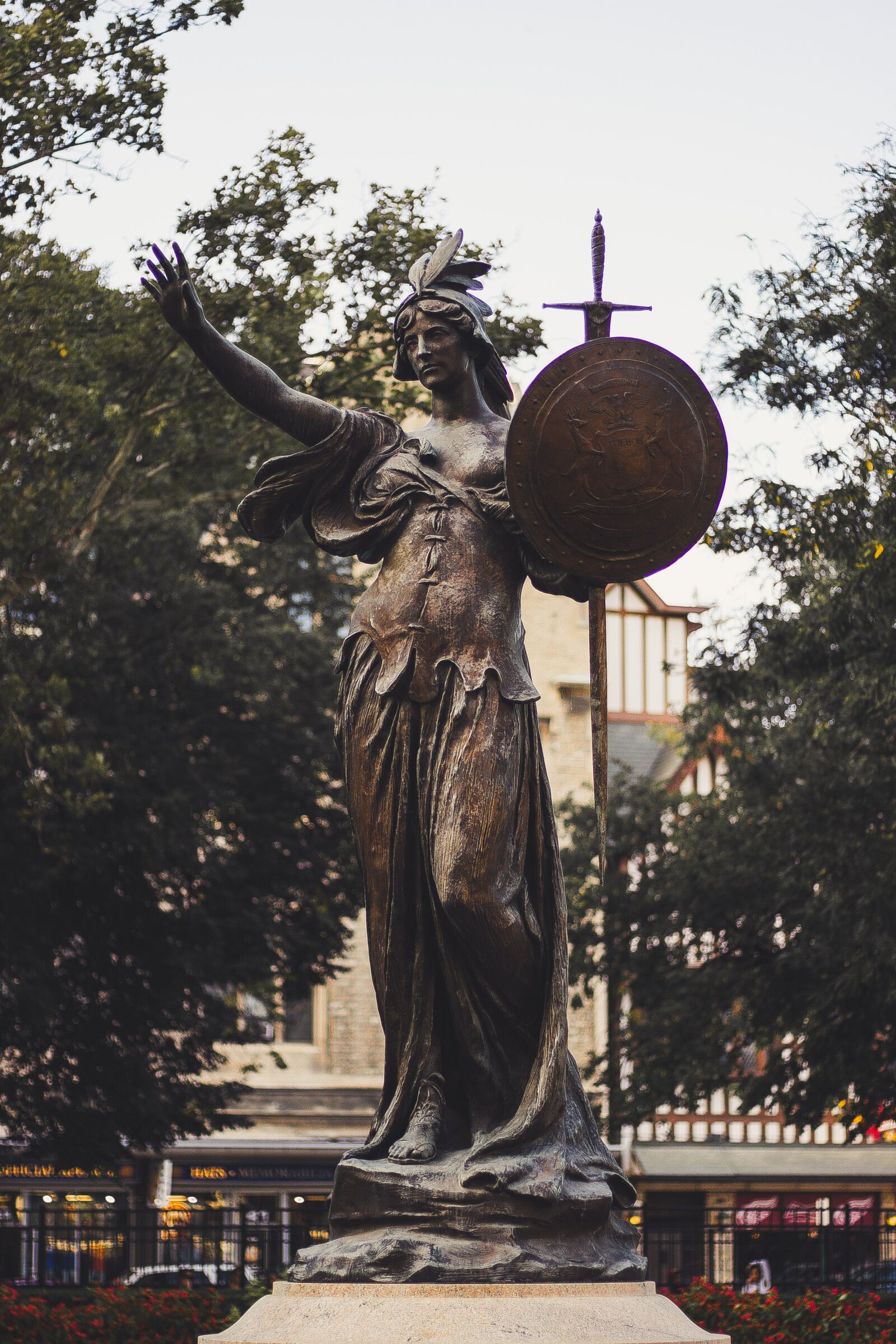 Canon EF 50mm F1.8 STM sample photo. Detroit, monument, statue photography