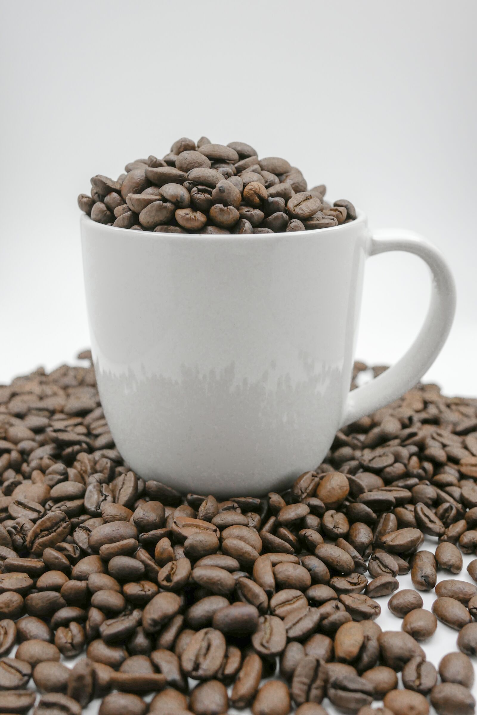 LUMIX G 20/F1.7 II sample photo. Coffee, mug, grains photography