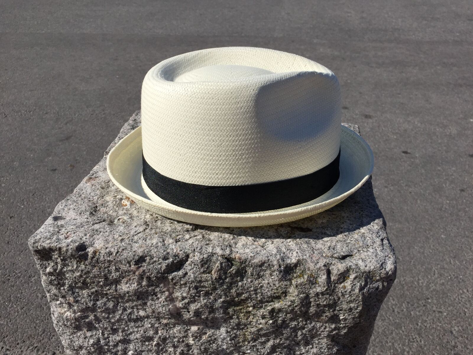 Apple iPhone 6 sample photo. Hat, headdress, stone photography