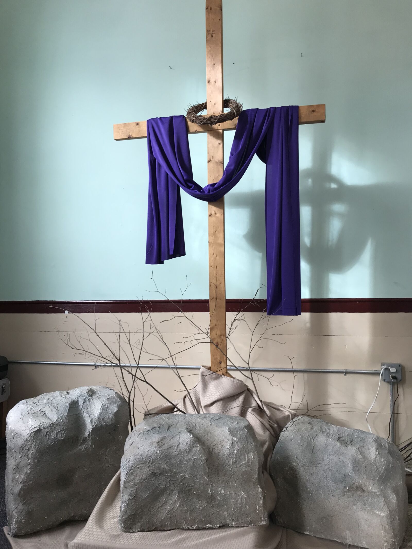 iPhone 7 back camera 3.99mm f/1.8 sample photo. Easter, altar, religion photography