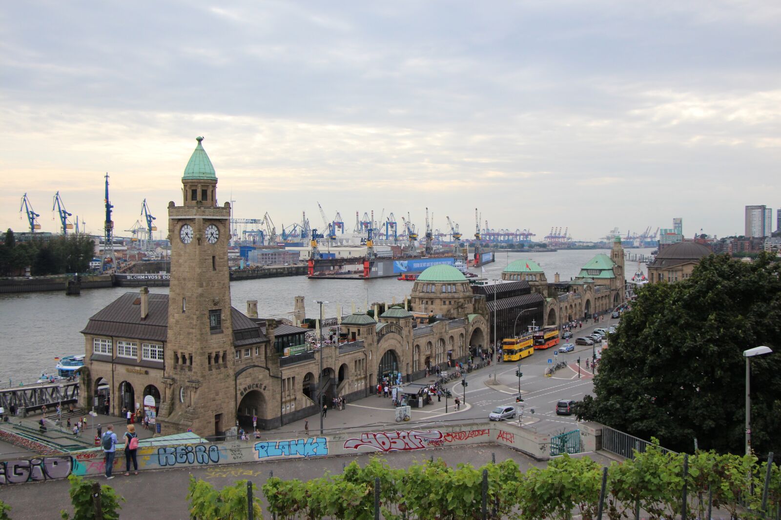 Canon EOS 650D (EOS Rebel T4i / EOS Kiss X6i) sample photo. Landungsbrücken, hamburg, elbe photography