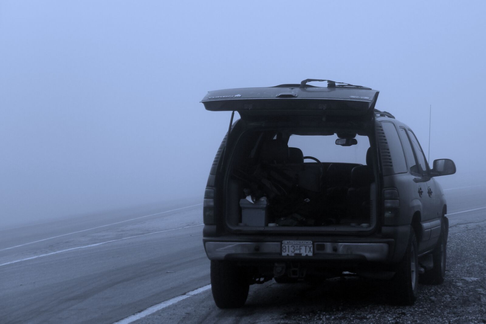 Canon EF-S 18-200mm F3.5-5.6 IS sample photo. Yukon, car, truck photography