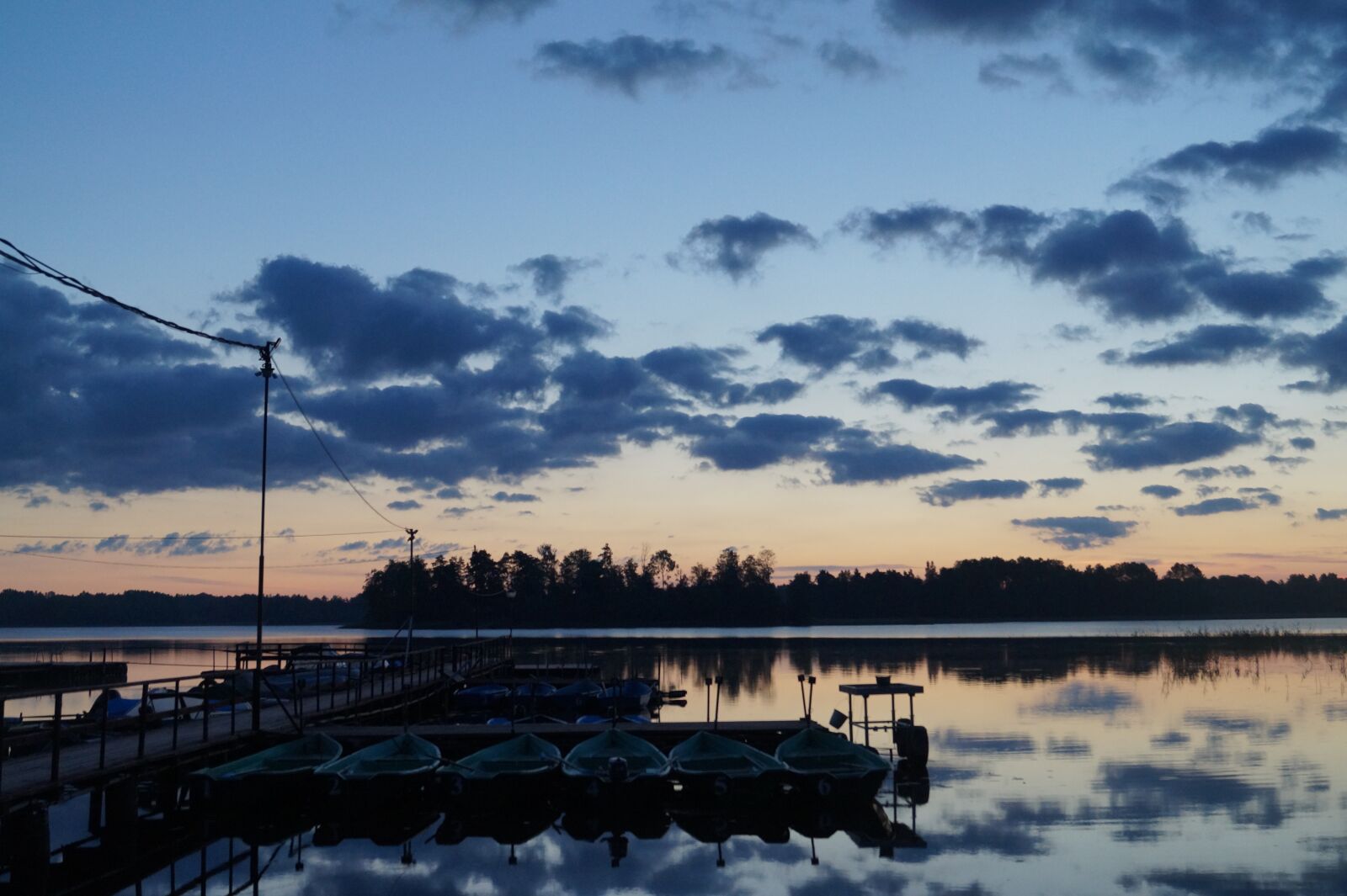 Sony DT 18-55mm F3.5-5.6 SAM II sample photo. Sunset, water, lake photography