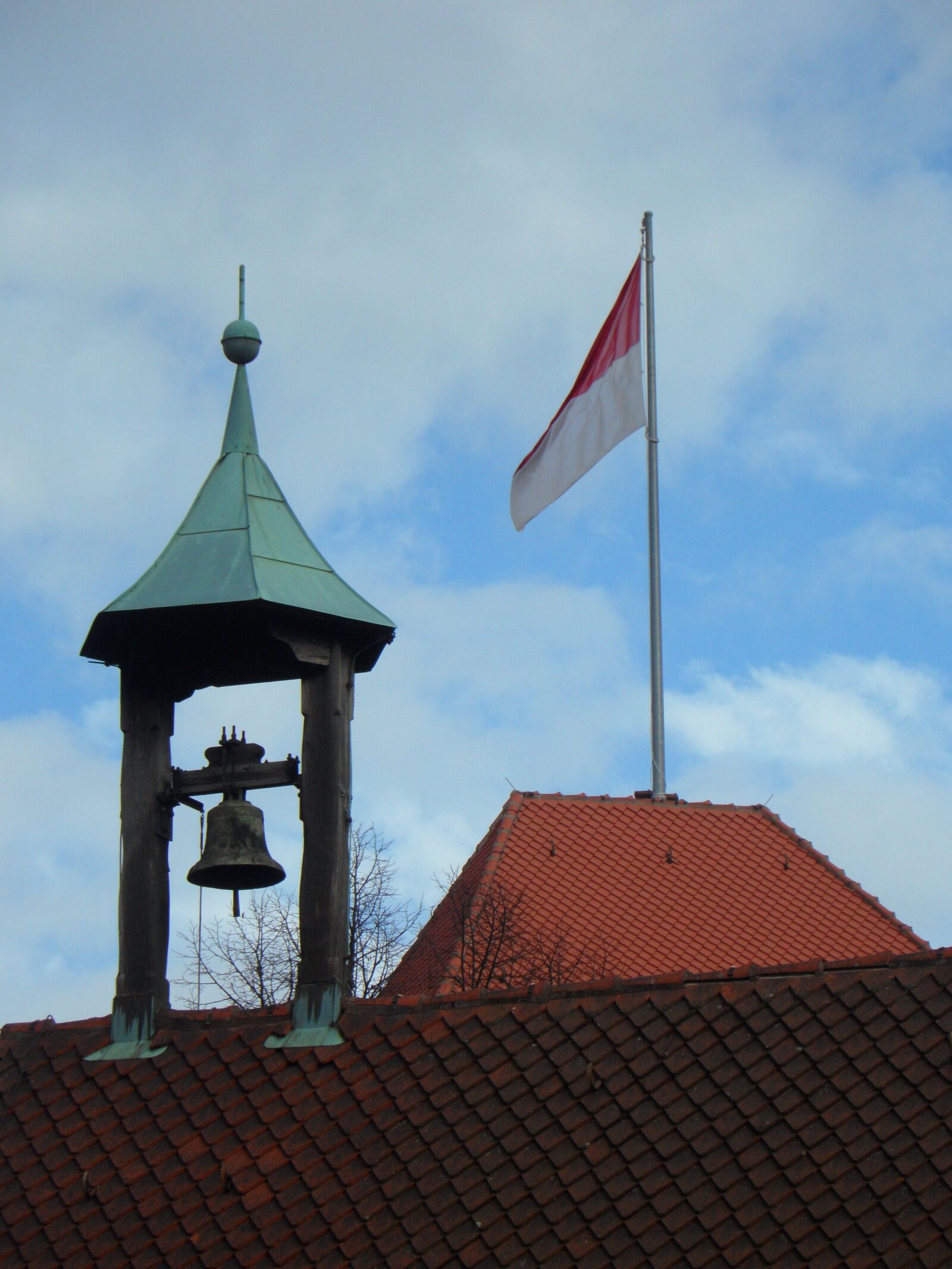 Samsung VLUU WB210, SAMSUNG WB210 sample photo. Nuremberg, imperial castle, flag photography