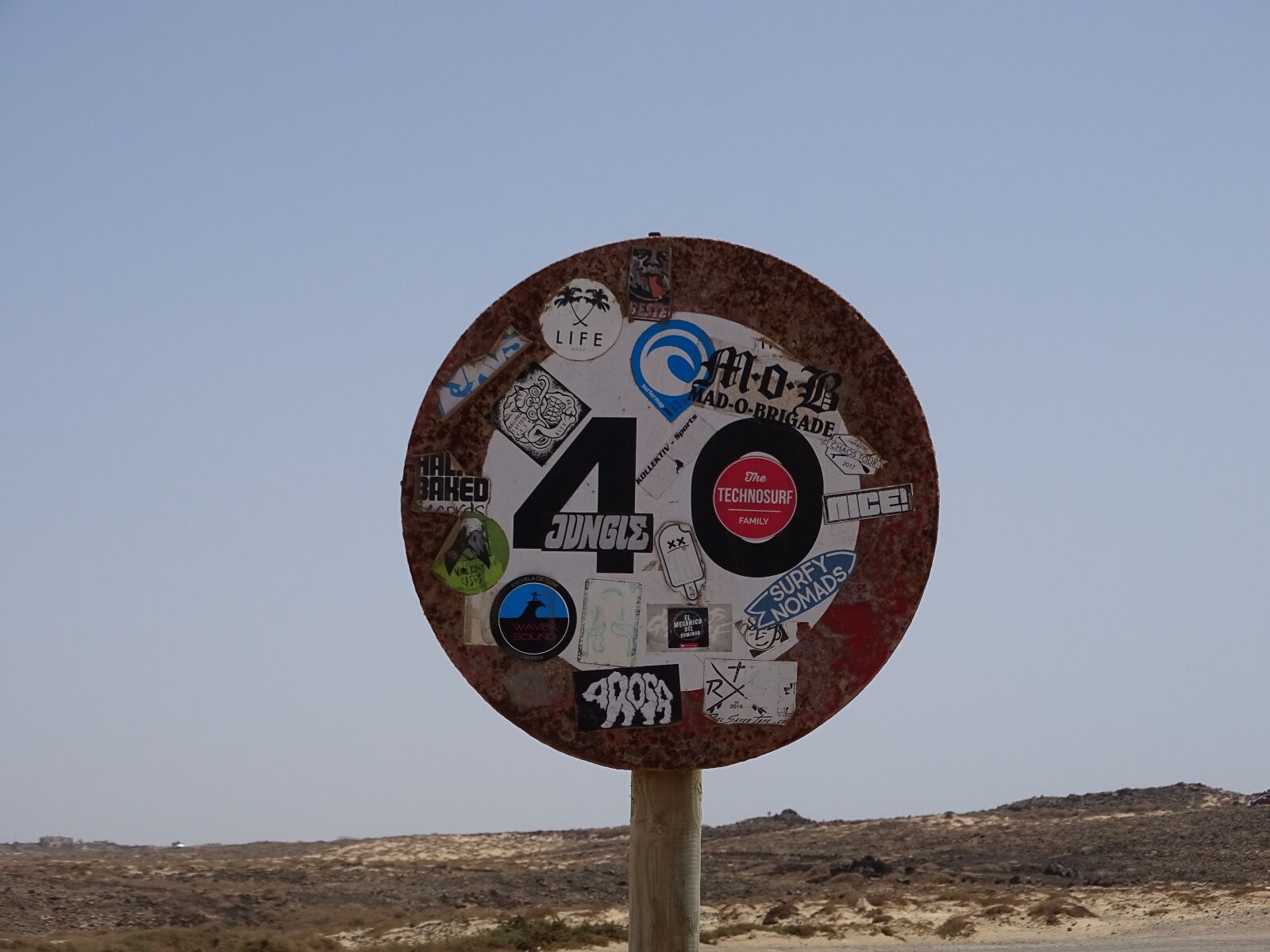 Sony Cyber-shot DSC-HX400V sample photo. Traffic sign, old, sticker photography