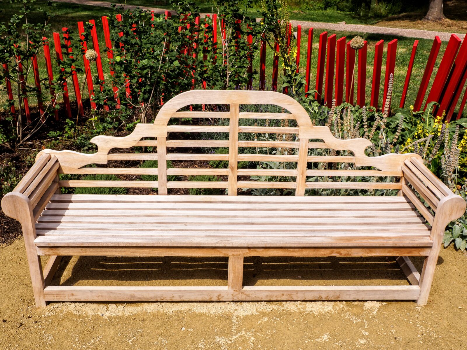 Olympus OM-D E-M10 II sample photo. Park, wood, bank photography