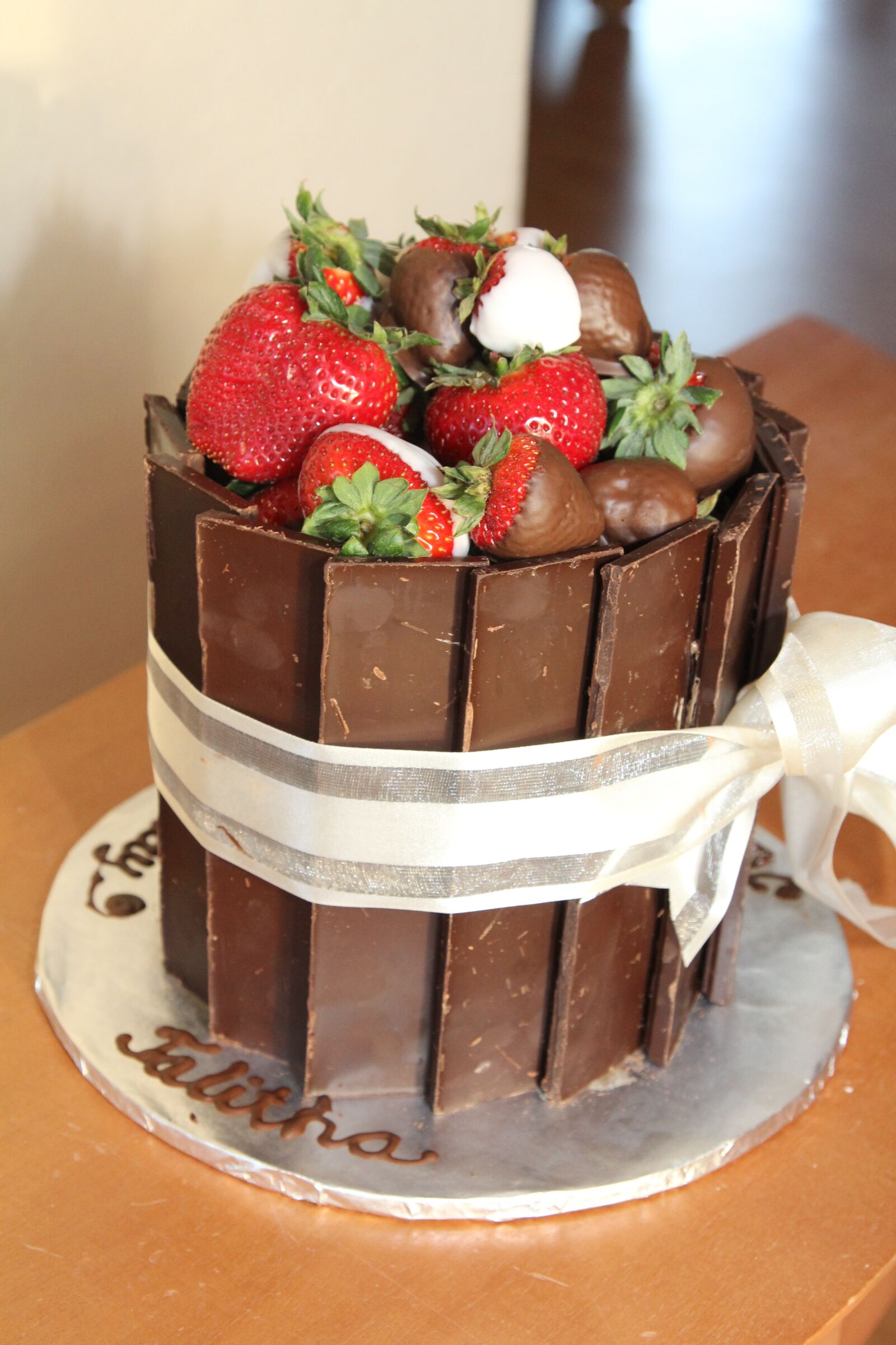 Canon EOS 60D + Canon EF 24-105mm F4L IS USM sample photo. Cake, chocolate, sweet photography