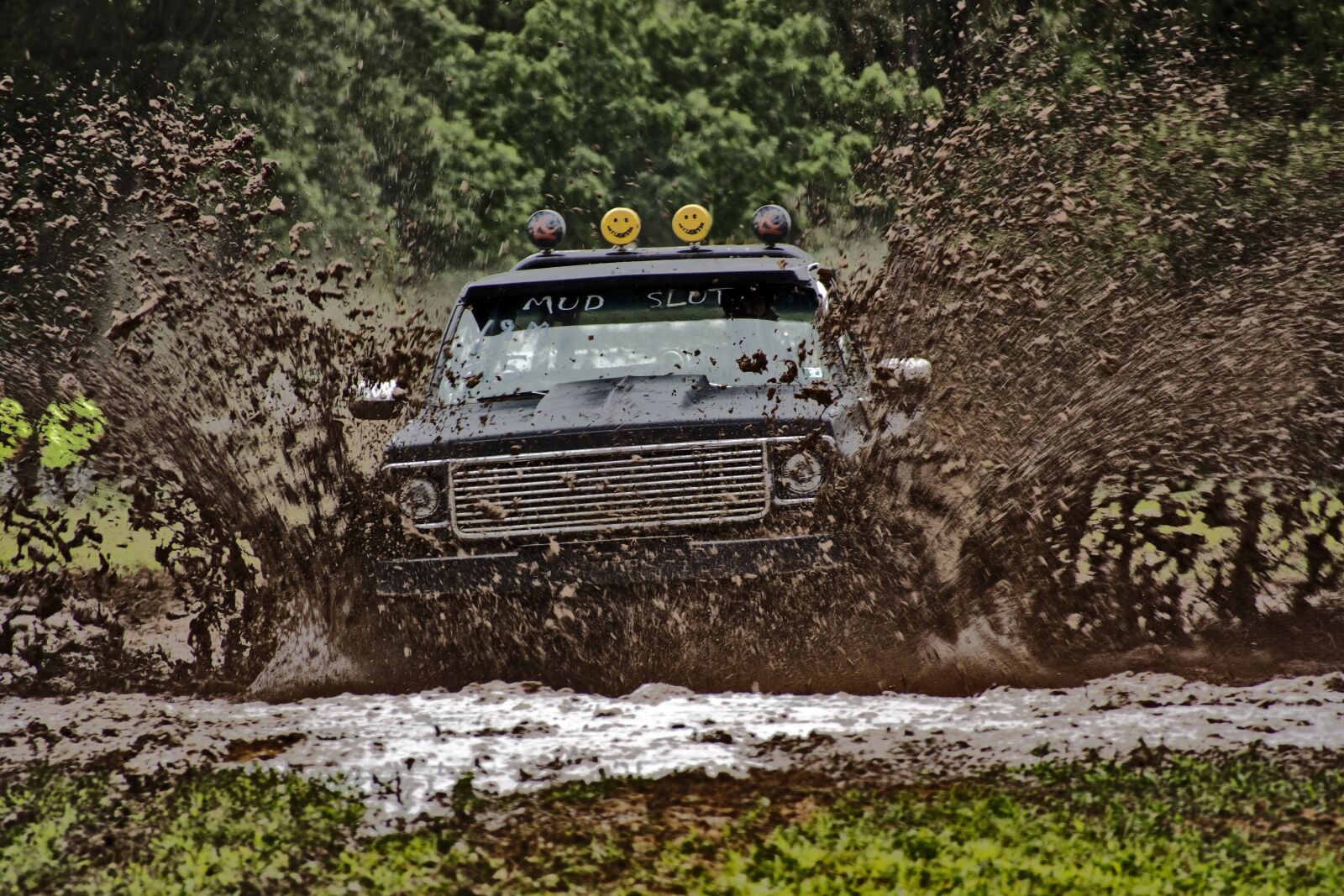 Canon EOS 550D (EOS Rebel T2i / EOS Kiss X4) sample photo. Truck, mud, 4x4 photography