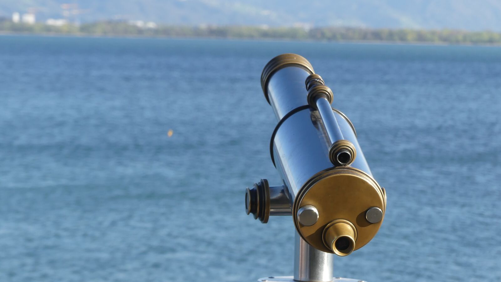 Panasonic Lumix DMC-FZ300 sample photo. Binoculars, water, view photography