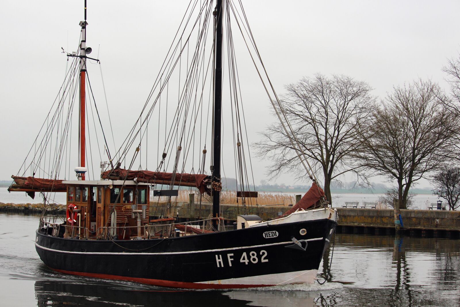 Canon EF-S 55-250mm F4-5.6 IS STM sample photo. Boat, sailing boat, wieck photography