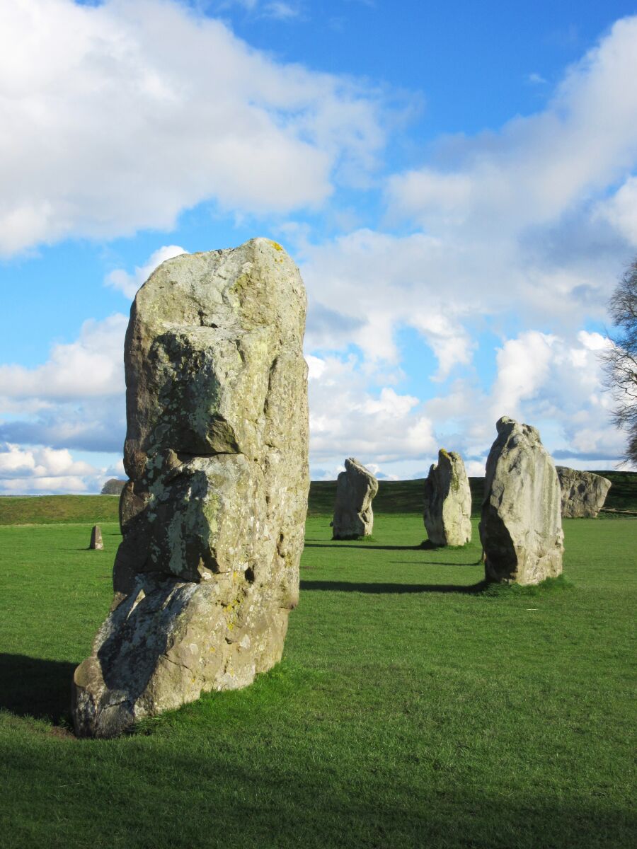 Эйвбери Великобритания. Эйвбери башня. Avebury, Wiltshire.. Drombeg Stone circle, County Cork, Ireland, Ирландия.