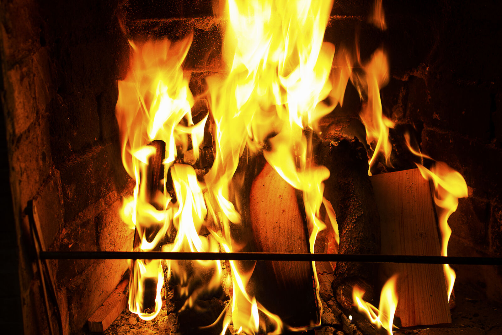 Canon EOS 600D (Rebel EOS T3i / EOS Kiss X5) sample photo. Ash, blaze, bonfire, burn photography