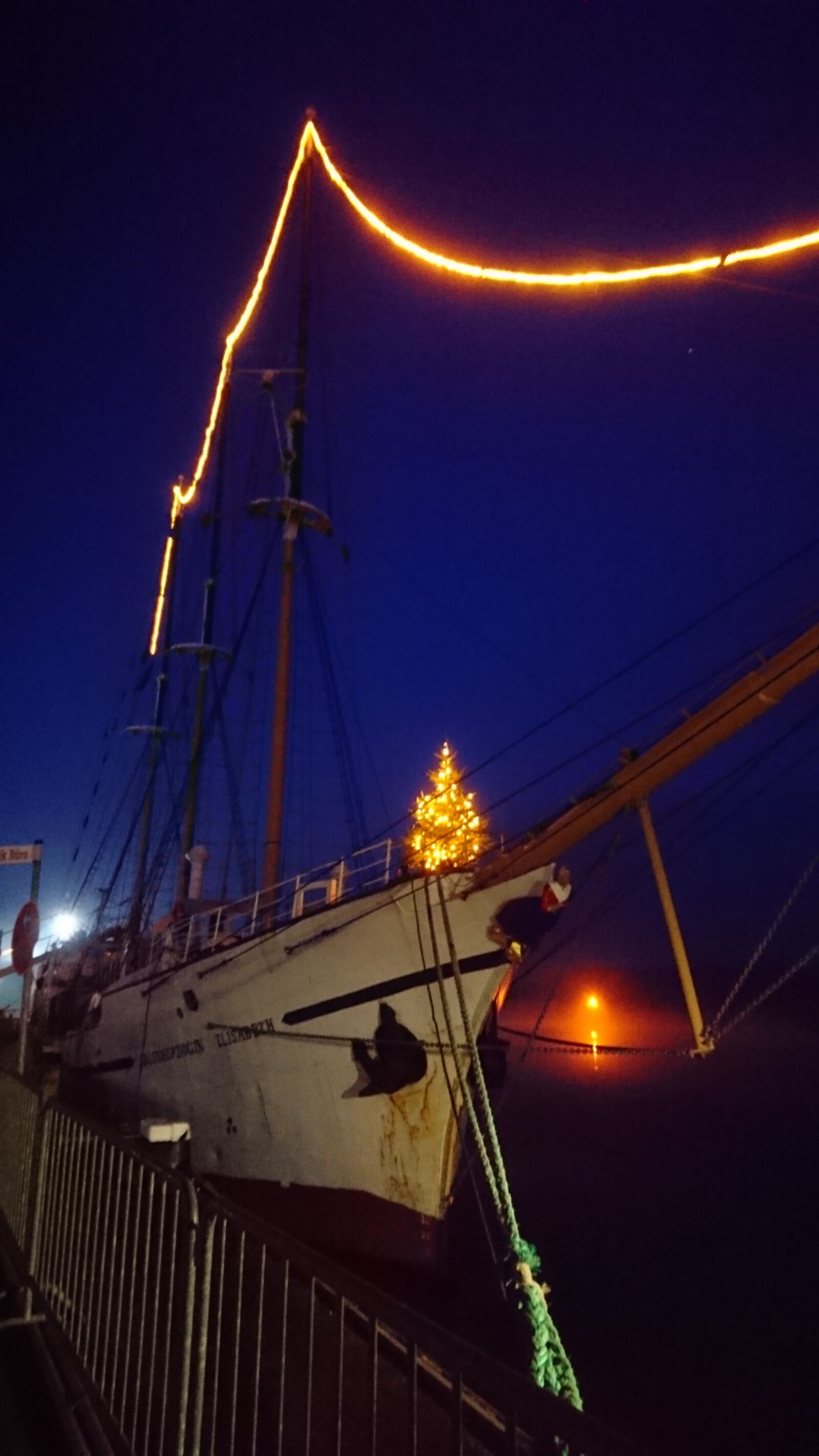 Sony Xperia Z5 sample photo. Ship, christmas, lighting photography