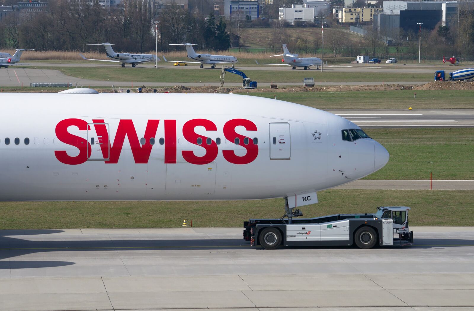 Nikon D300S sample photo. Swiss, boeing 777, aircraft photography