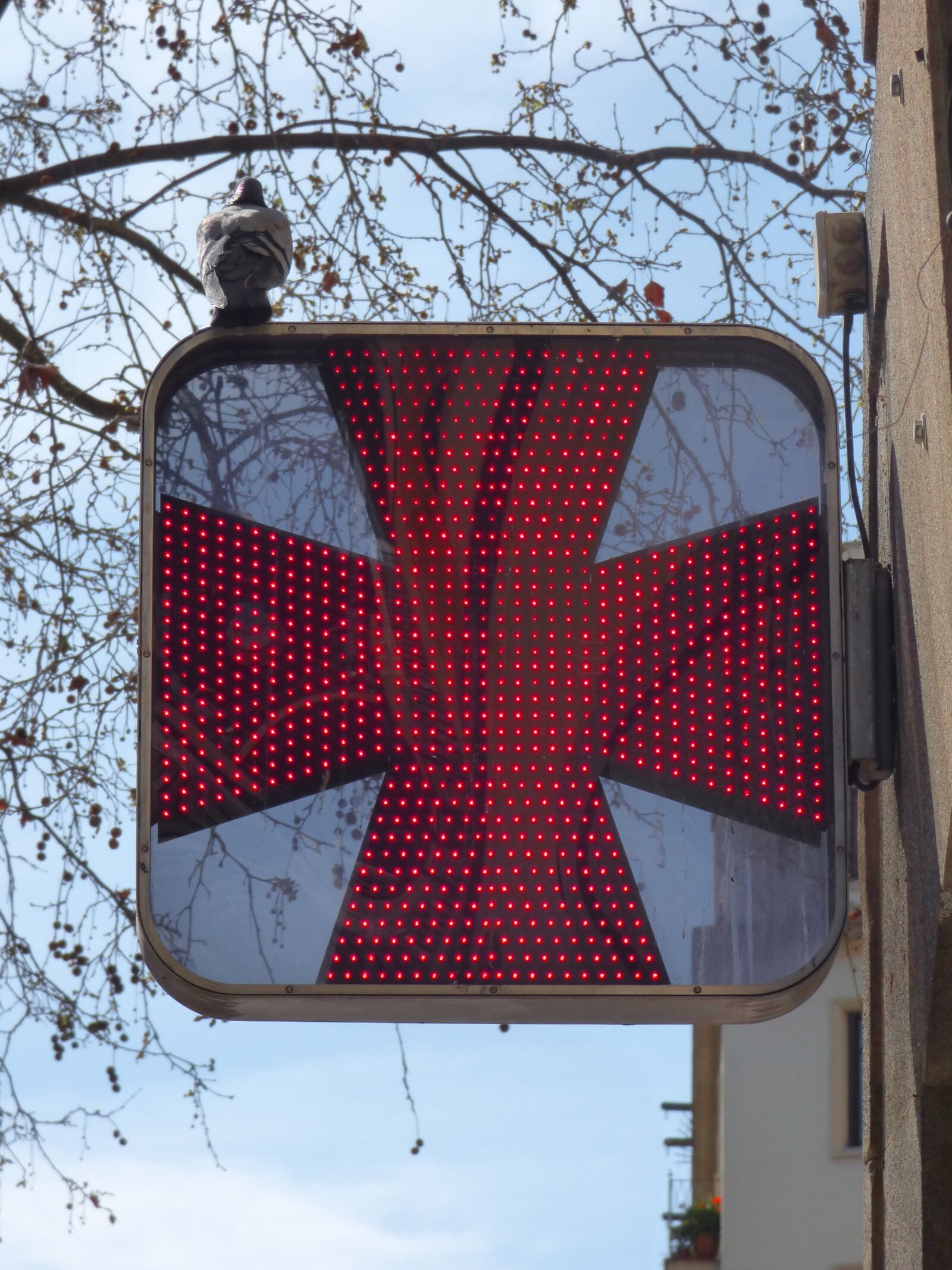 Panasonic Lumix DMC-FZ70 sample photo. Pharmacy, signal light, lettering photography