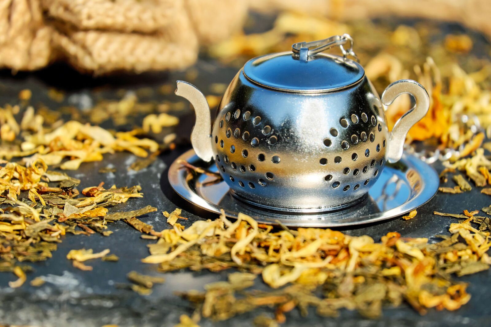 Fujifilm X-T10 + Fujifilm XC 50-230mm F4.5-6.7 OIS sample photo. Teapot, tee, pot photography