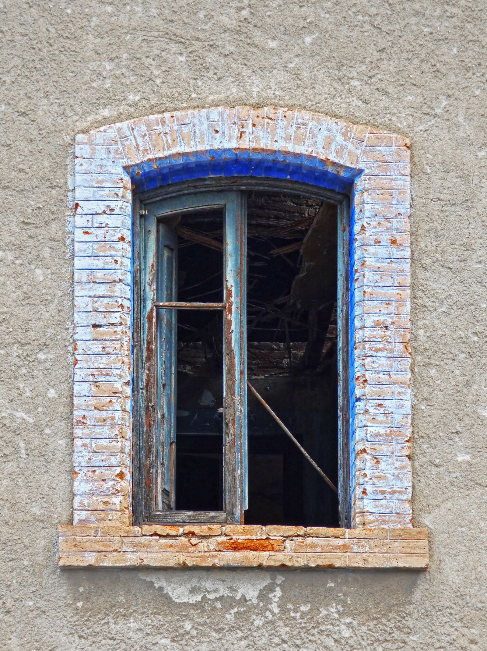Panasonic Lumix DMC-FZ70 sample photo. Window, old, abandoned photography