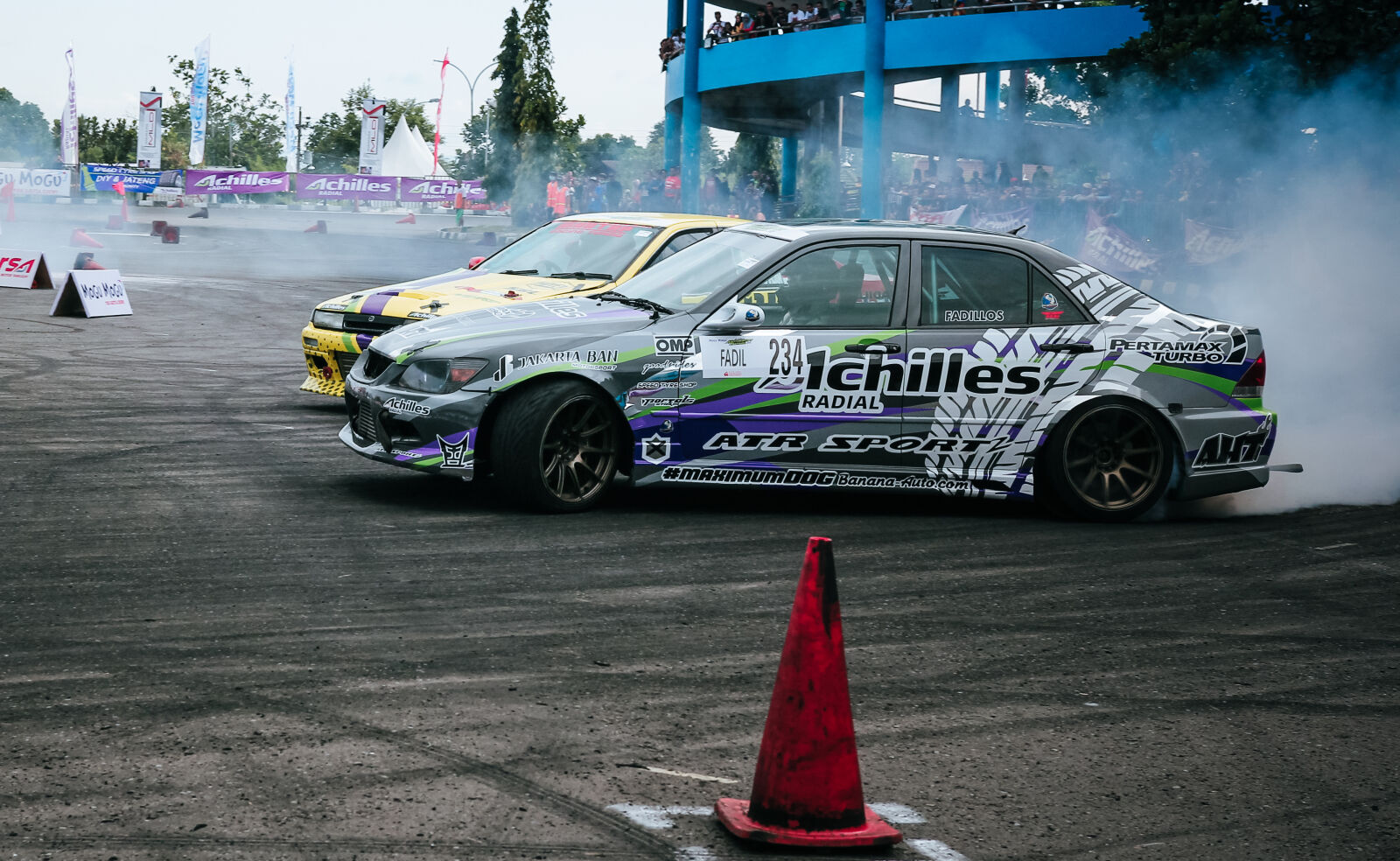 Sigma 18-35mm F1.8 DC HSM Art sample photo. Gray, and, white, racing photography