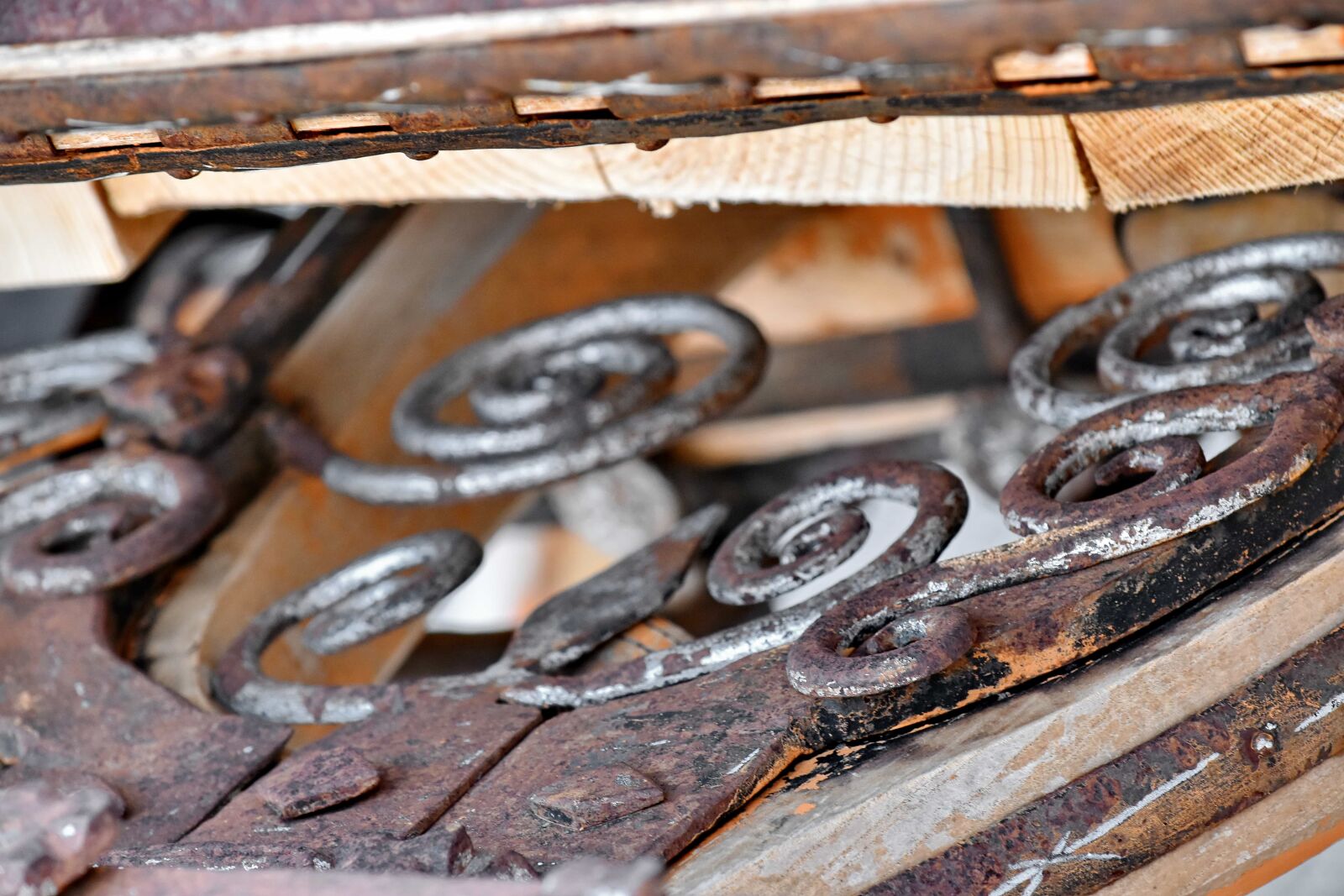 Nikon D5500 sample photo. Cast iron, decoration, fastener photography