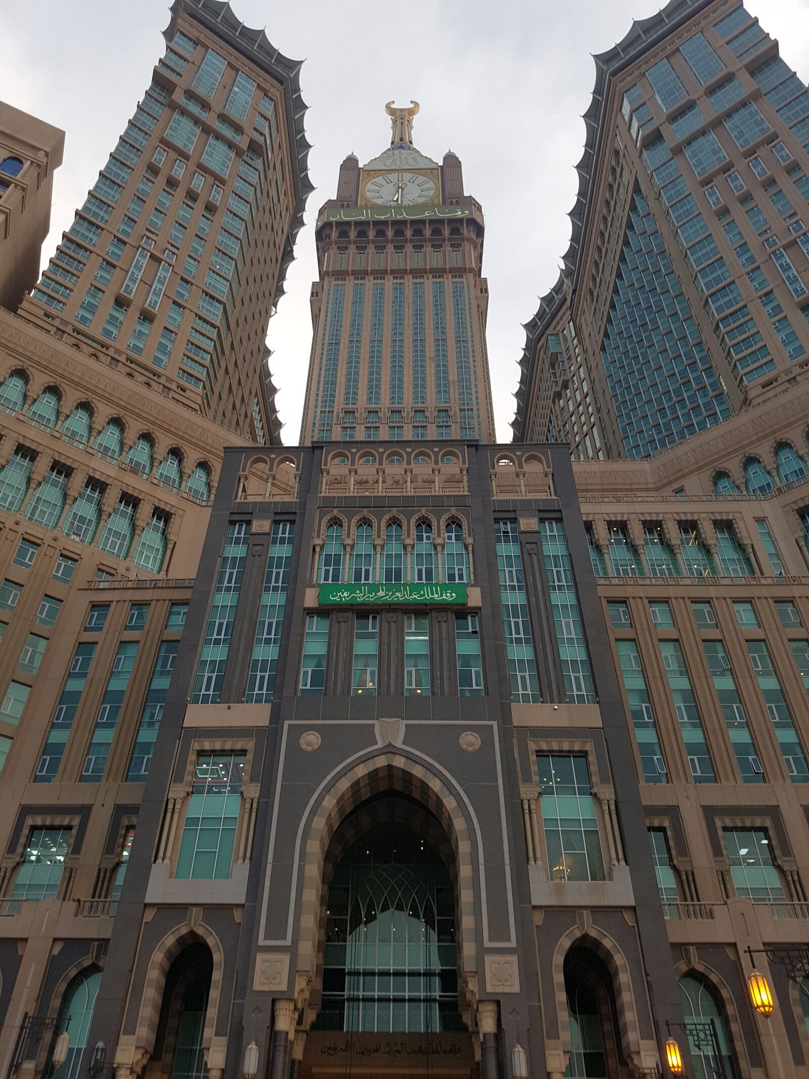 Samsung Galaxy S7 Edge sample photo. Architecture, city, travel photography