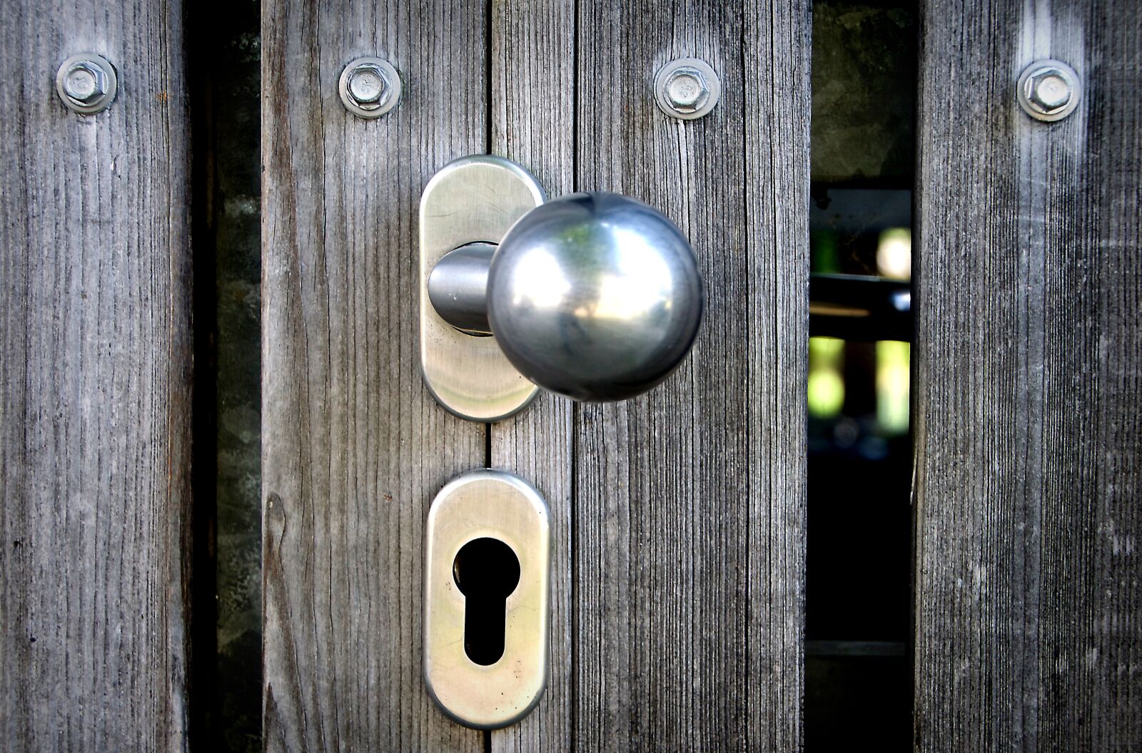 Nikon D3200 sample photo. Door handle, ball grip photography