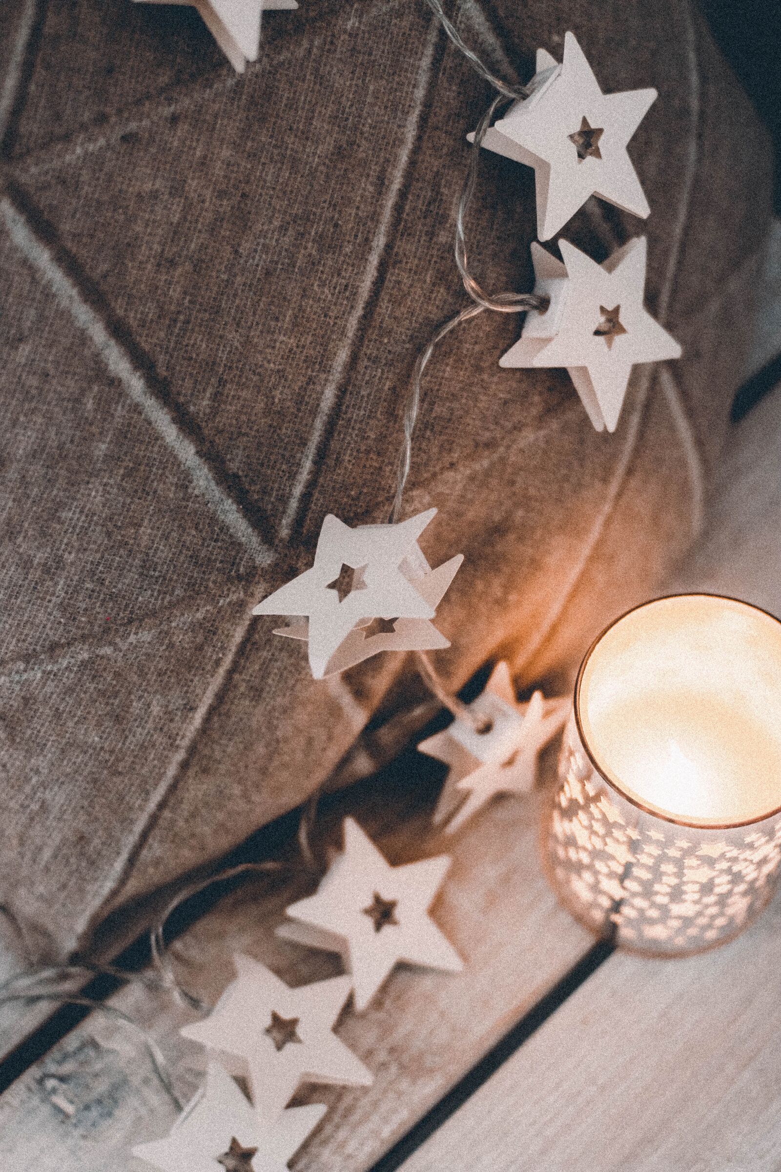 Canon EOS 700D (EOS Rebel T5i / EOS Kiss X7i) + Canon EF 50mm F1.4 USM sample photo. Star, candle, holiday photography